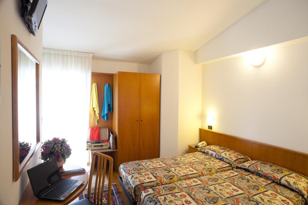 Hotel Daniela Римини Номер фото