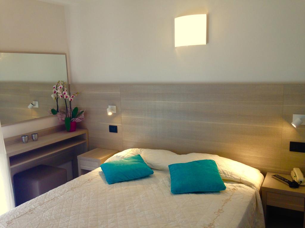 Hotel Daniela Римини Экстерьер фото