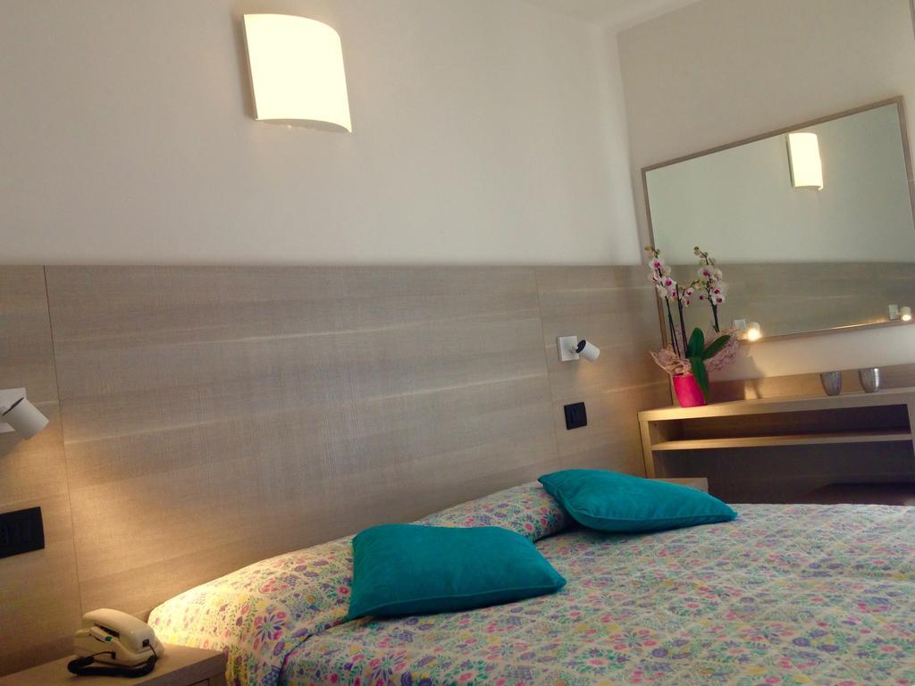 Hotel Daniela Римини Экстерьер фото